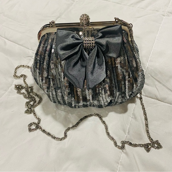 Unique Silver and Gray Sequined Jeweled Evening Bag Clutch or Crossbody EUC - Picture 2 of 12